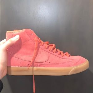 NIKE BLAZER mid '77 red suede men sz 8 women 9.5